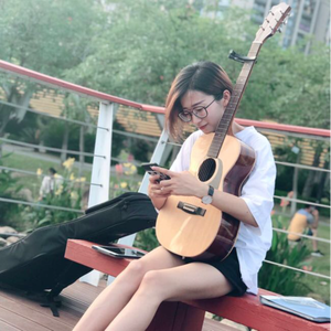 大胸妹子脱光衣服被操
